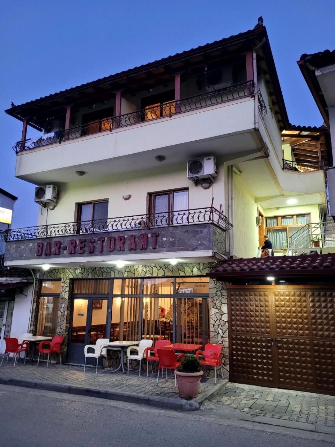 Nako Guest House Bar&Restaurants Përmet Esterno foto