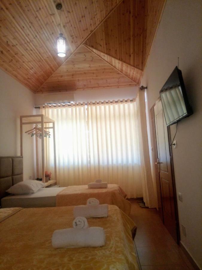 Nako Guest House Bar&Restaurants Përmet Esterno foto