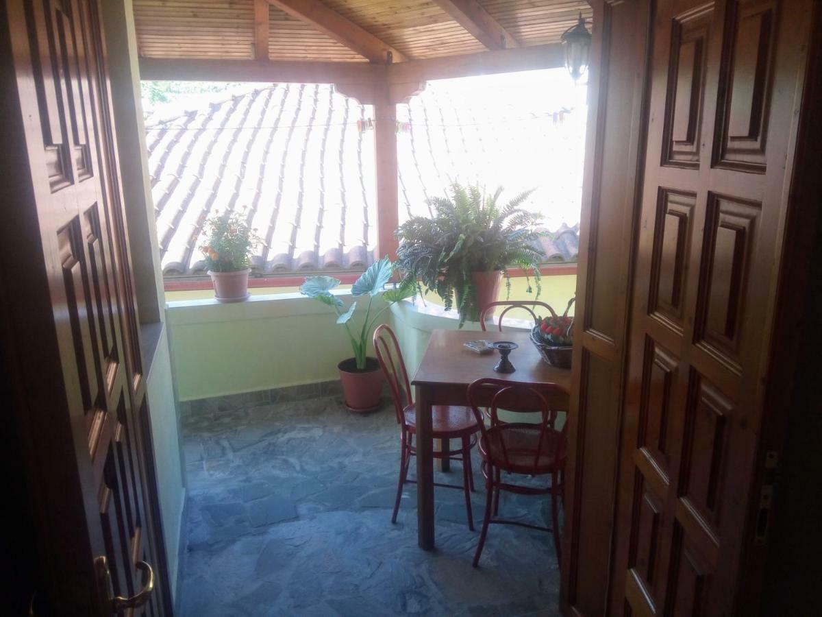 Nako Guest House Bar&Restaurants Përmet Esterno foto